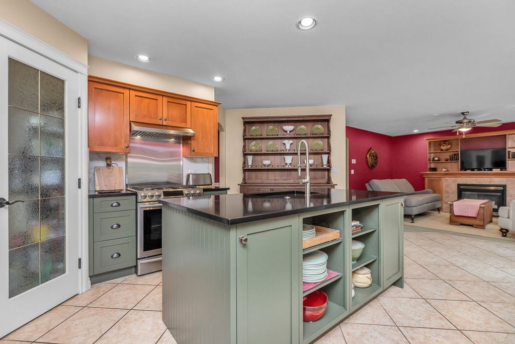 listing image 1104446957358599522