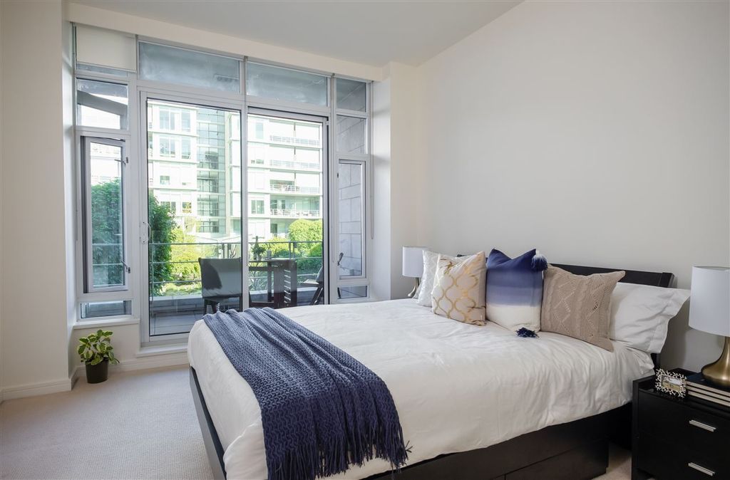 listing image 1100851236588623002