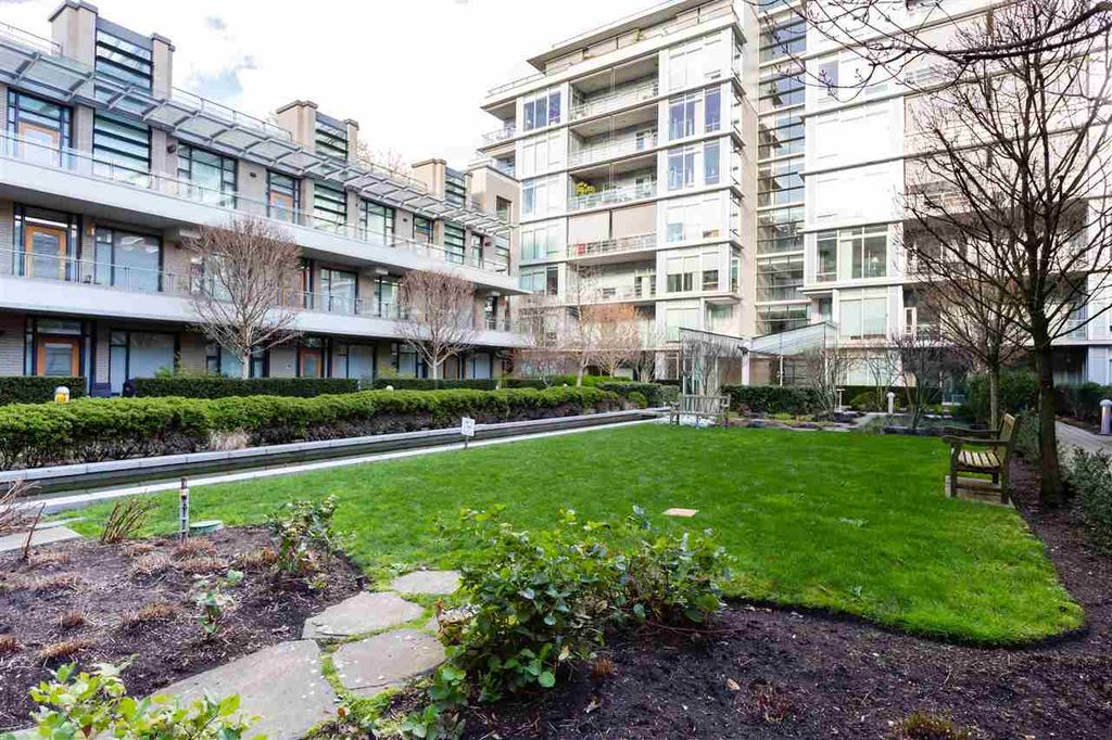 listing image 1103872221990804221