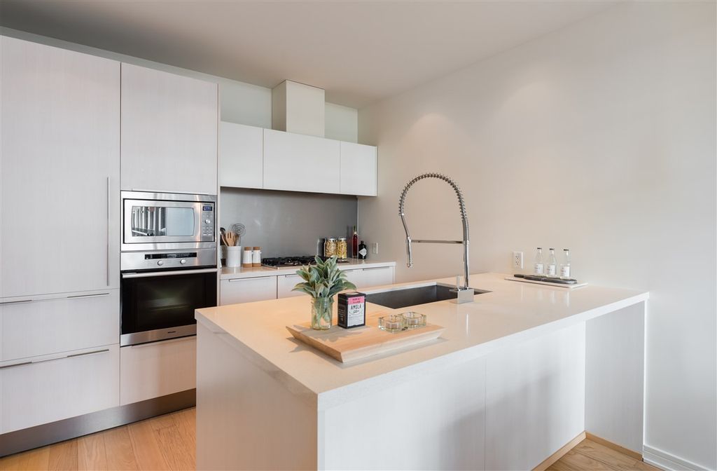 listing image 1101452525361975746