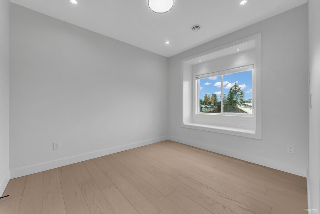 listing image 1109378586810976969