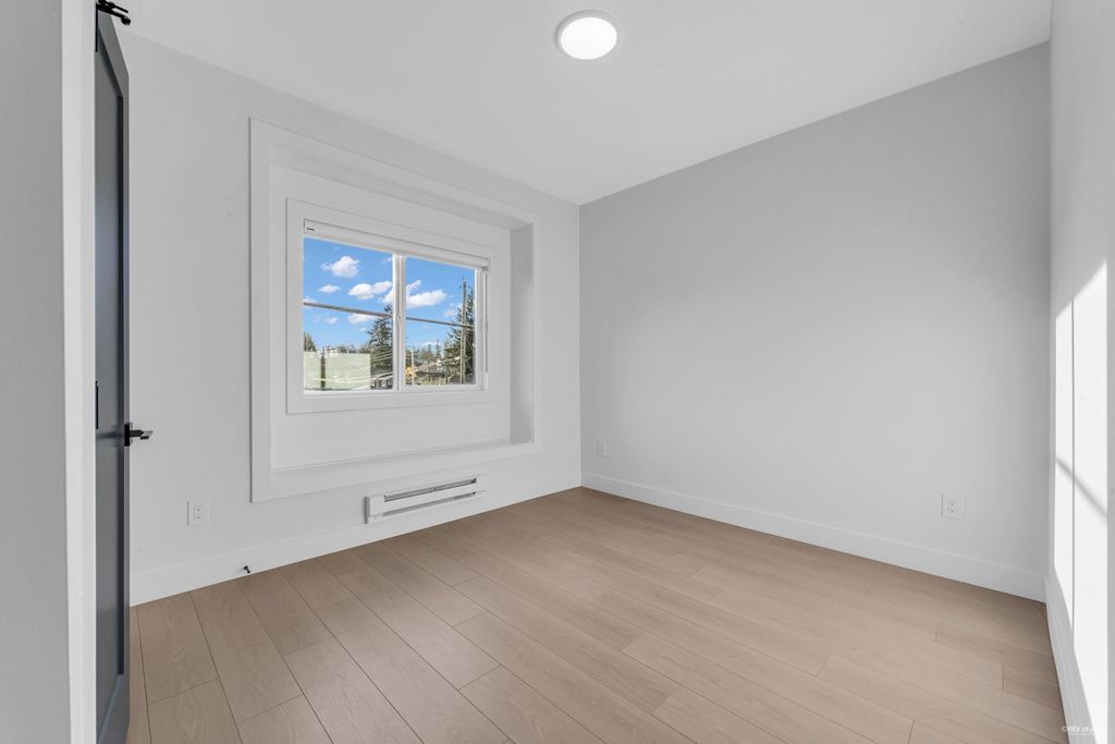 listing image 1104121856988594822