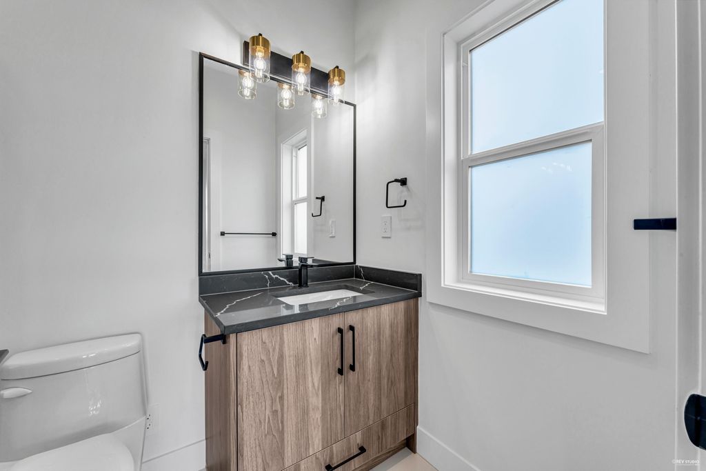 listing image 1103843332010288275