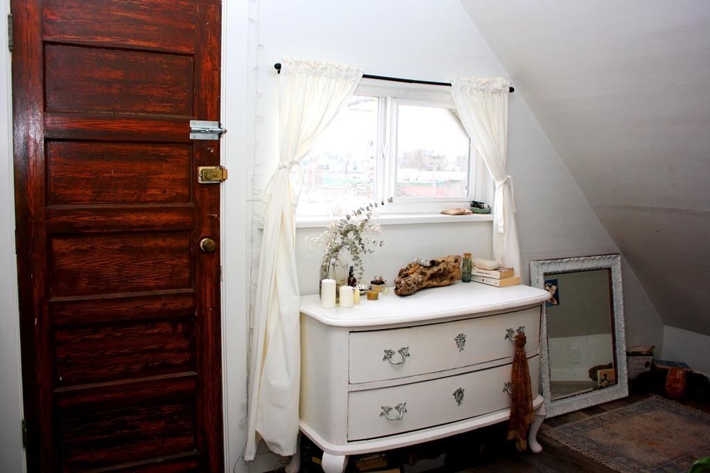 listing image 1106732804450259881