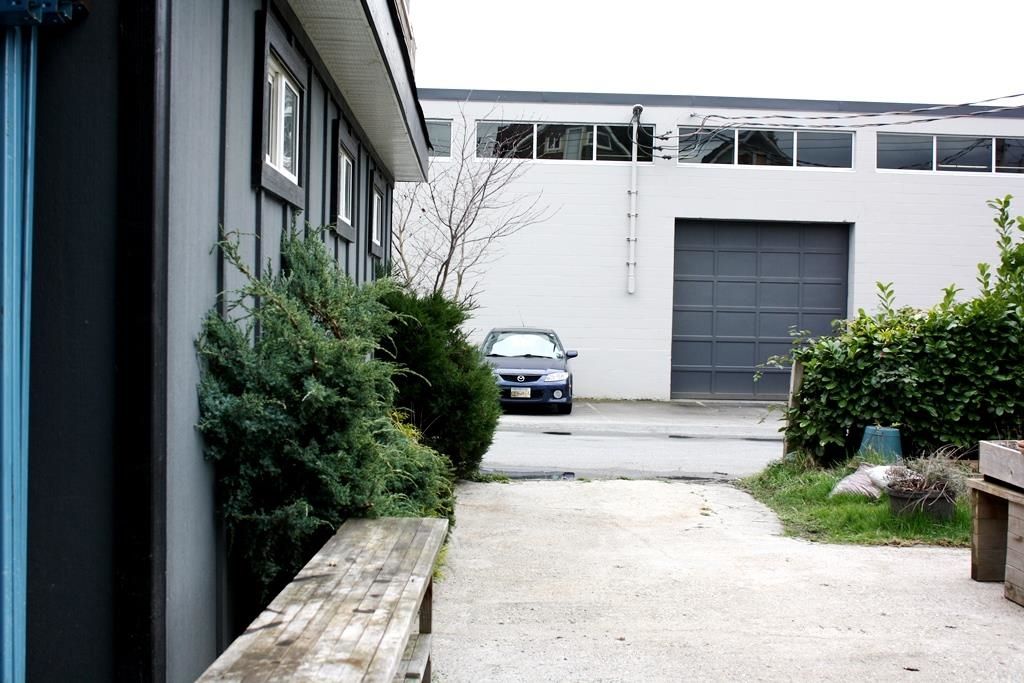 listing image 1109076043659690854