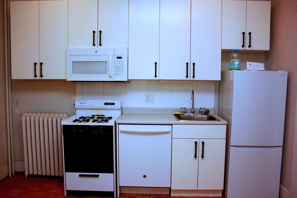 listing image 1107902365611267456