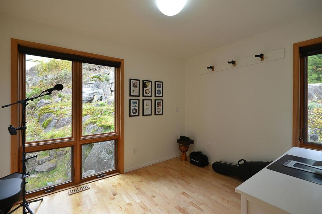 listing image 1109274114063962335
