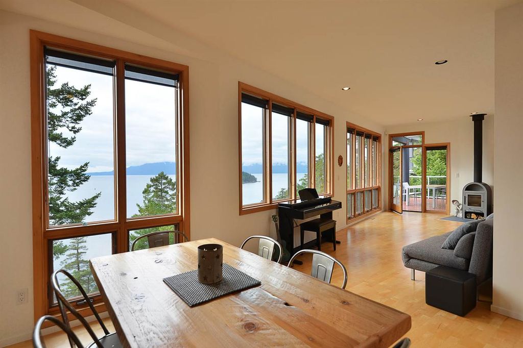 listing image 1109368172196856430