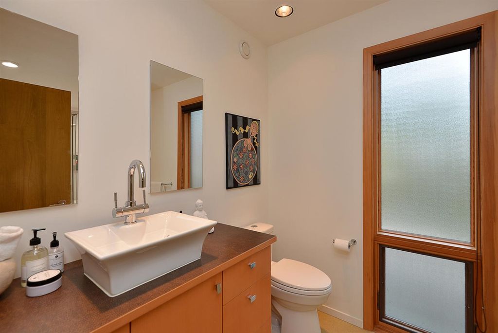 listing image 1103331902700384593