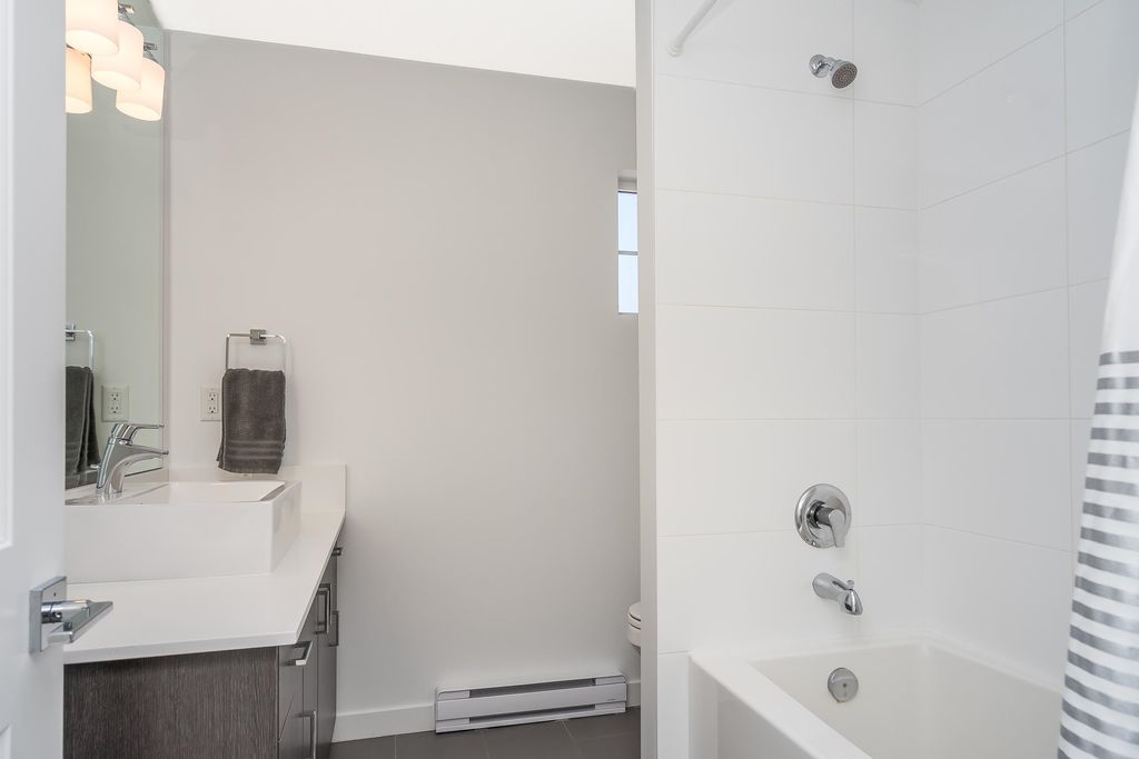 listing image 1103021743534192064