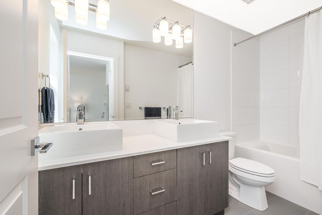 listing image 1103648618221844427