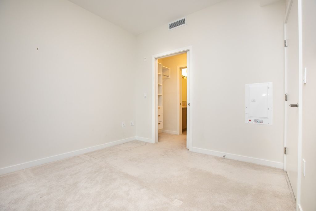 listing image 1107595617877974016