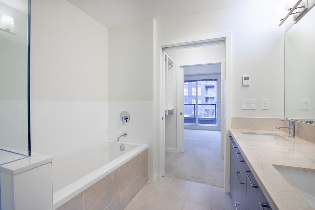 listing image 1105807603420659079