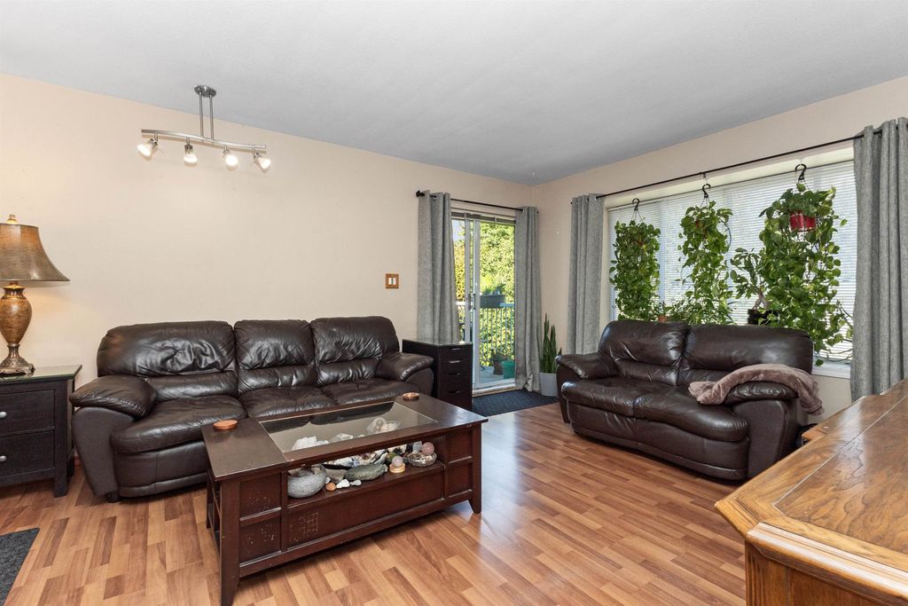 listing image 1104856321678556433