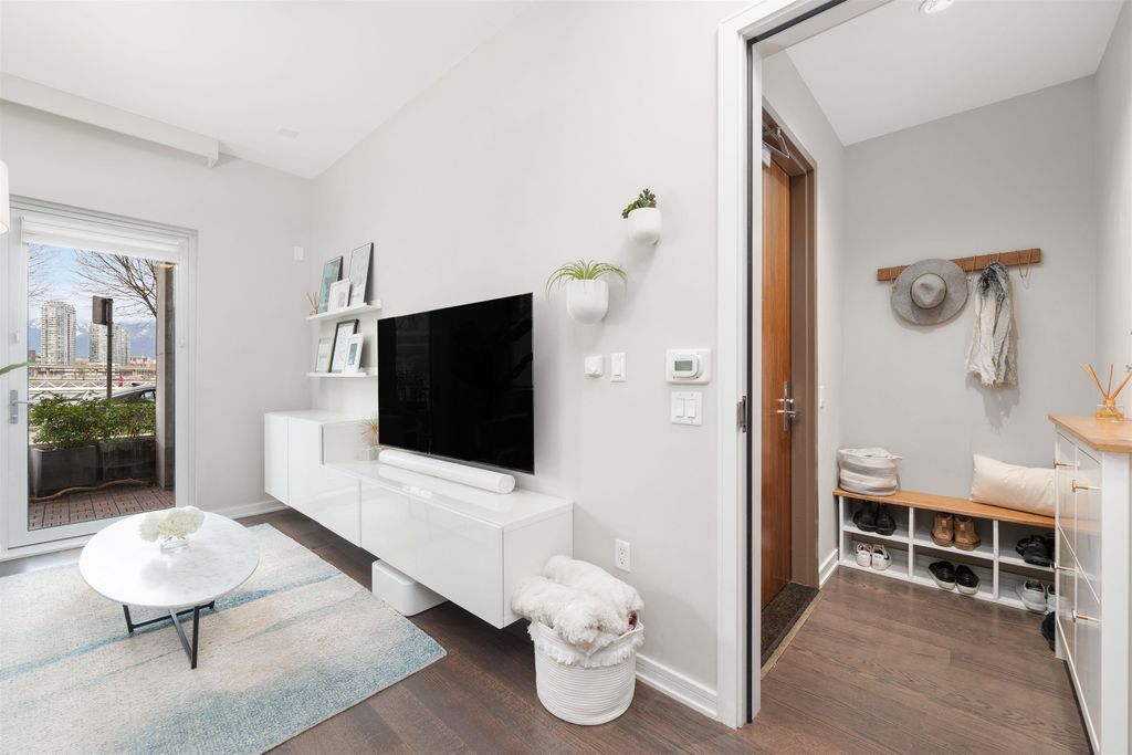 listing image 1104535829154346469