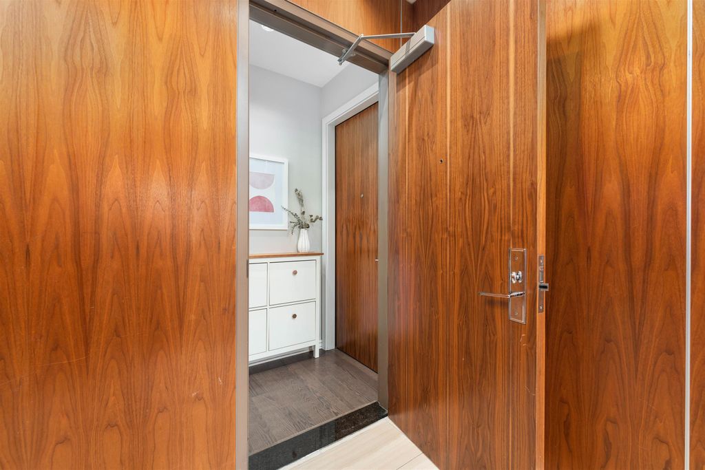 listing image 1102872967615707217