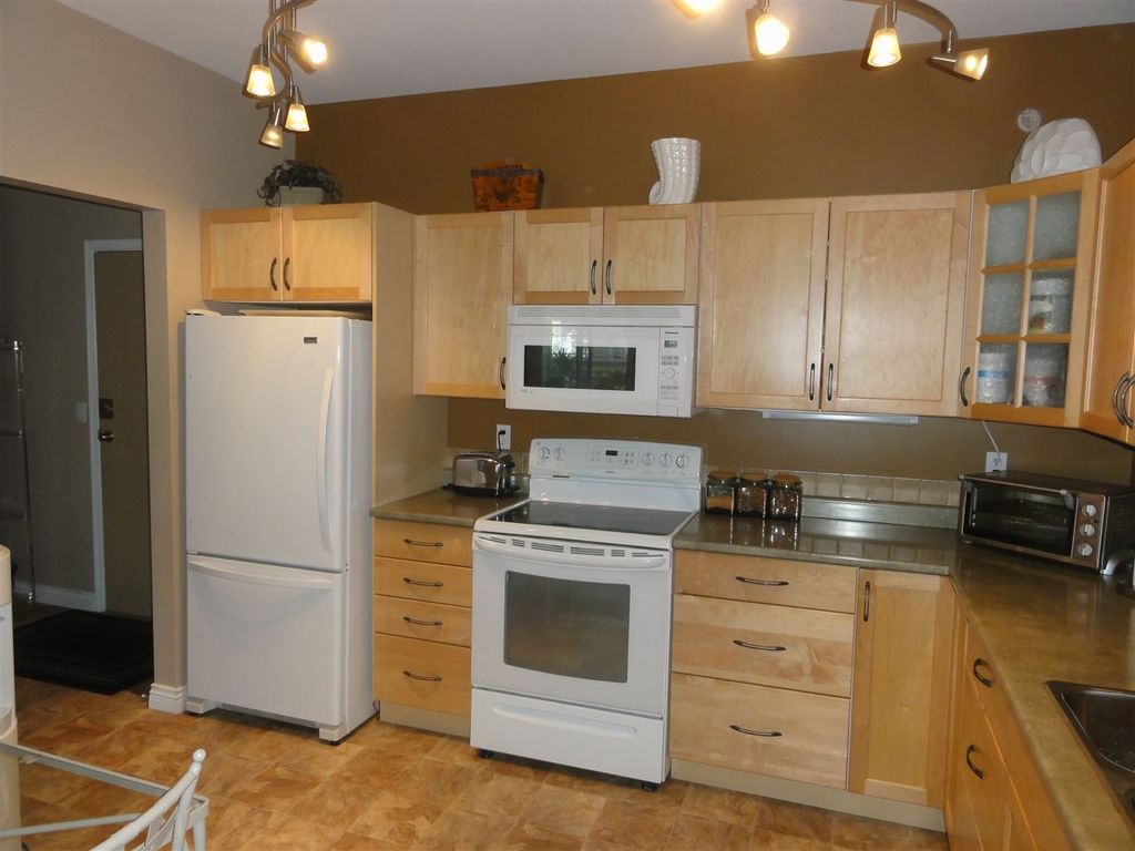 listing image 1103674022142876224