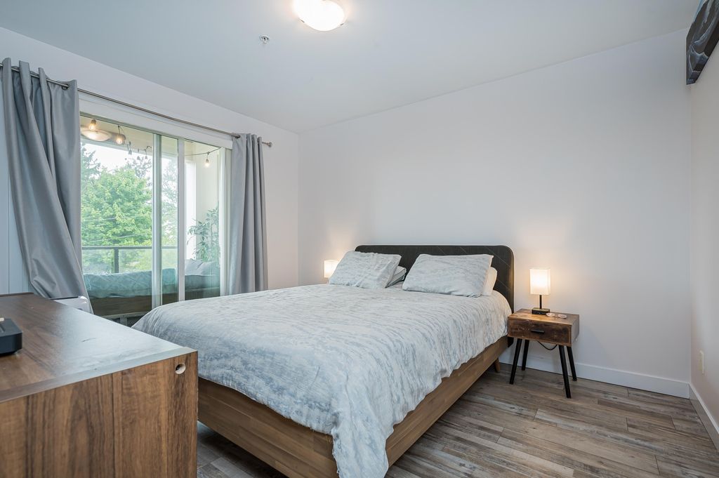 listing image 1101897013358811520