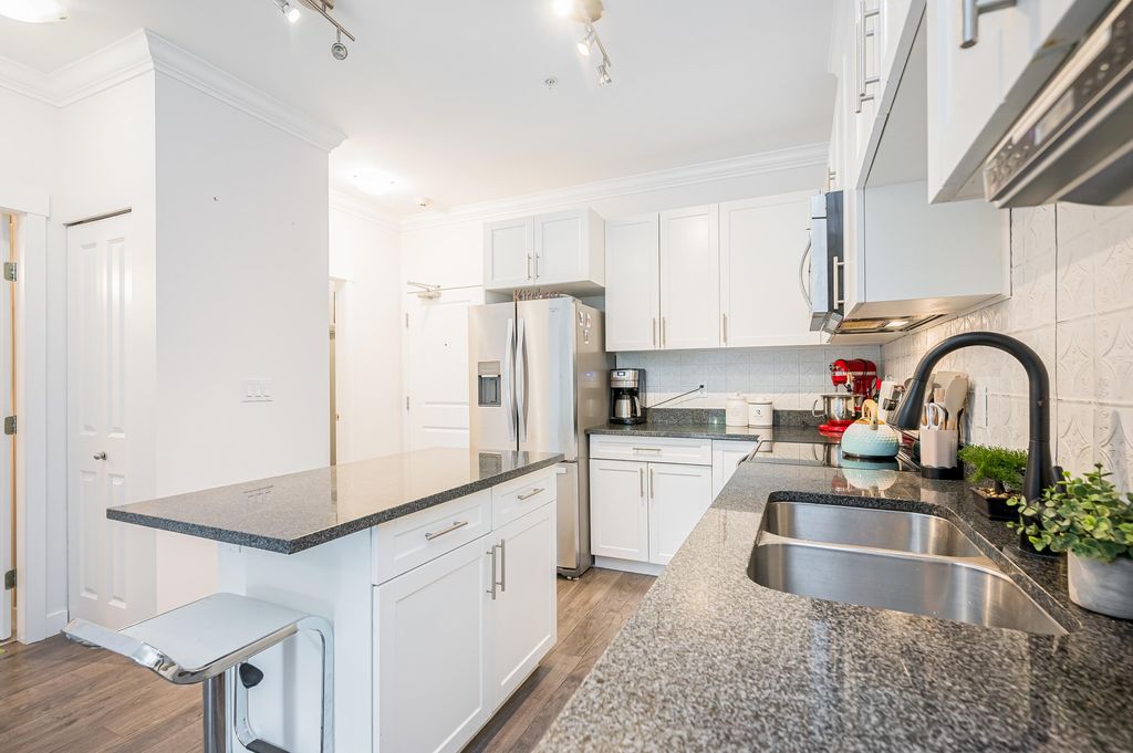 listing image 1105015585550560889