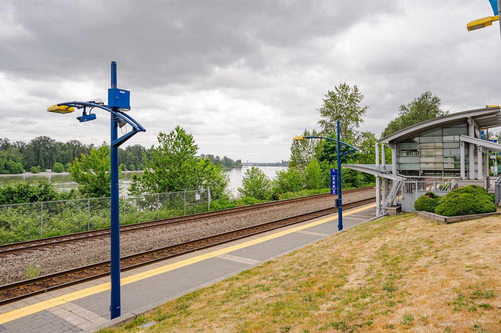 listing image 1109017410192361264