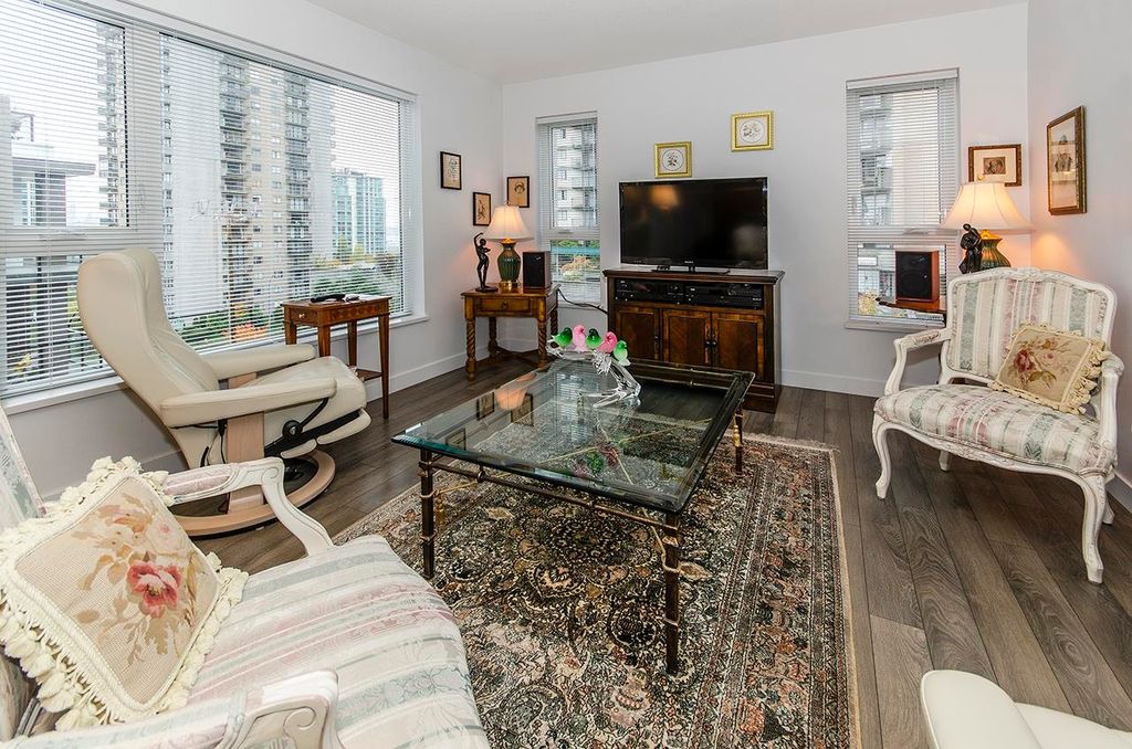 listing image 1104999504448497317