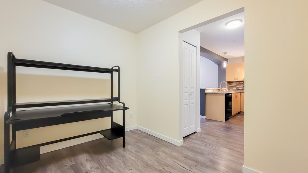 listing image 1101848266818943422