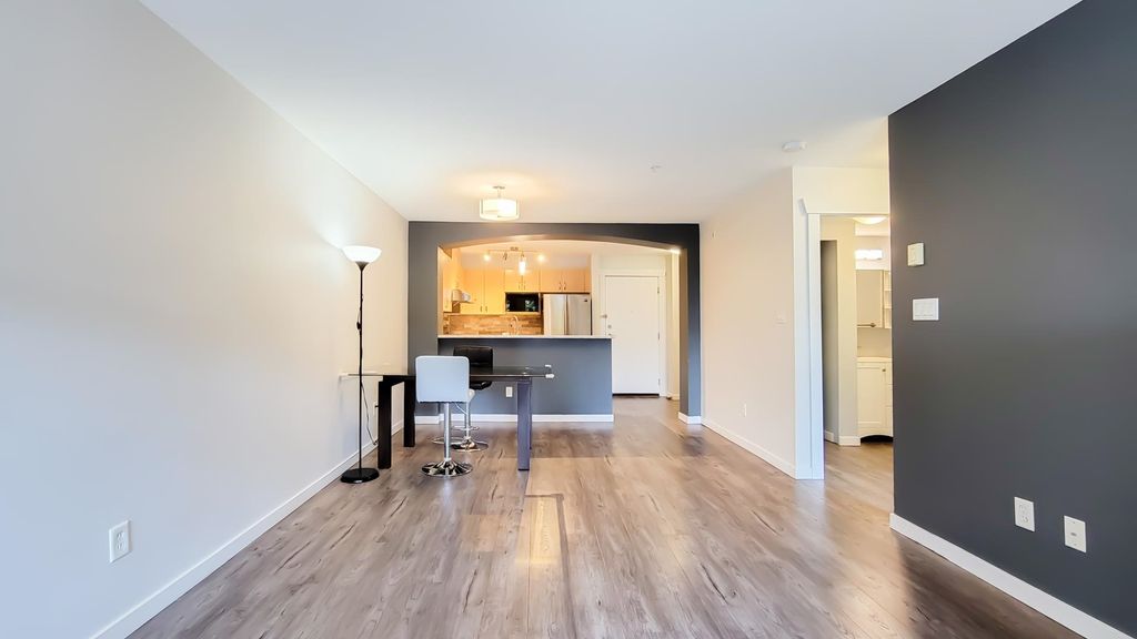 listing image 1101333855221314688