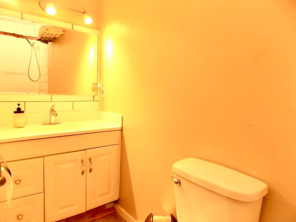 listing image 1102761406943662688