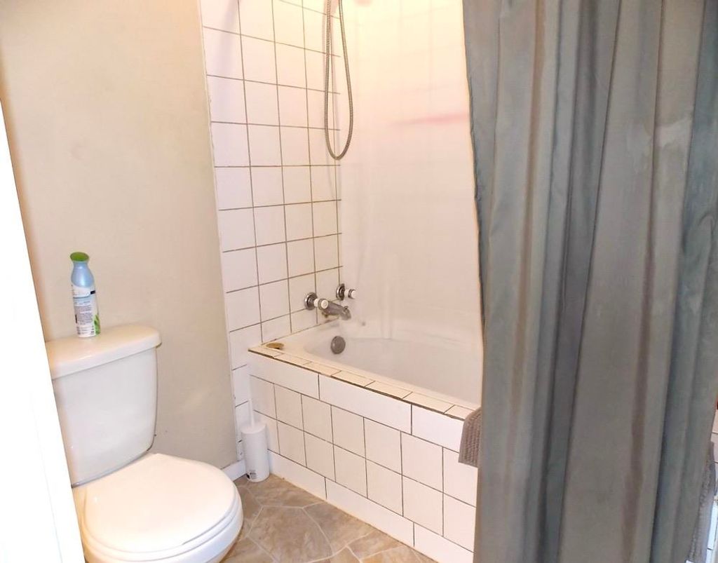 listing image 1107125406062412612