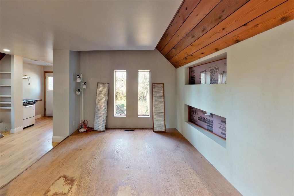 listing image 1104418011840846995