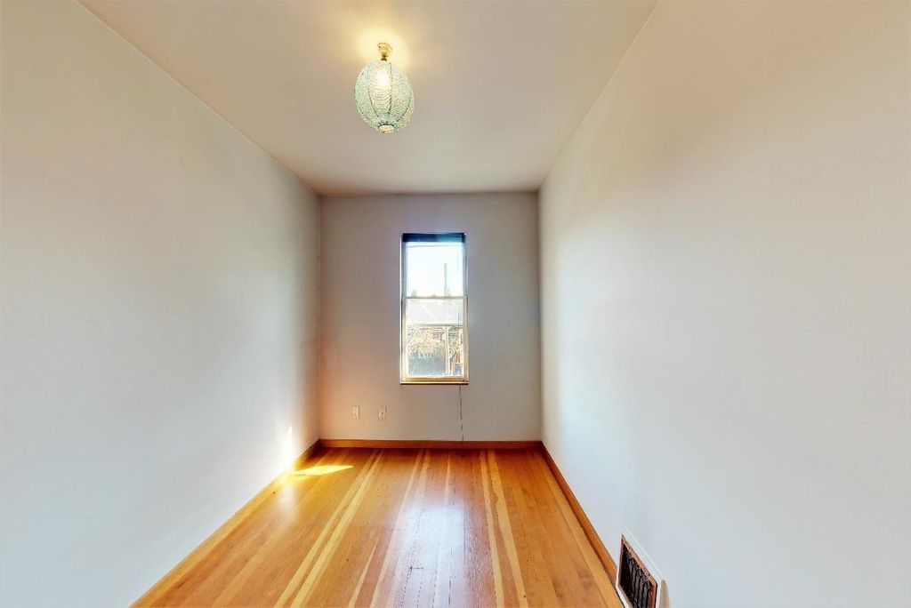 listing image 1101001097718246459