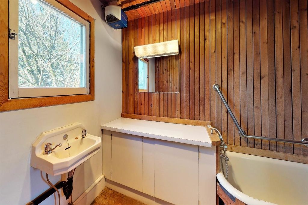 listing image 1101013173474983667