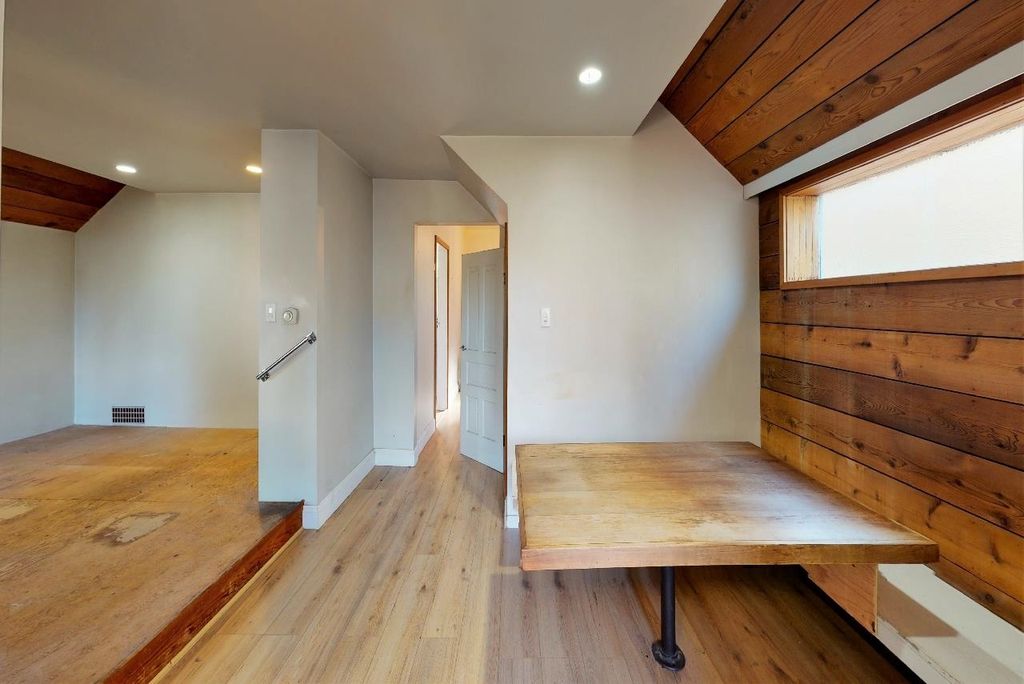 listing image 1102434407763215688