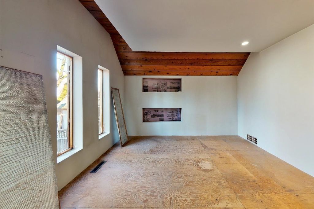 listing image 1106307171534563205