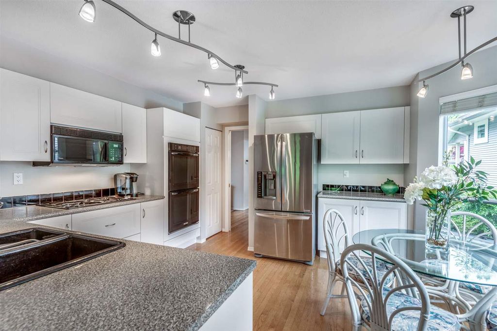listing image 1105463406049920320