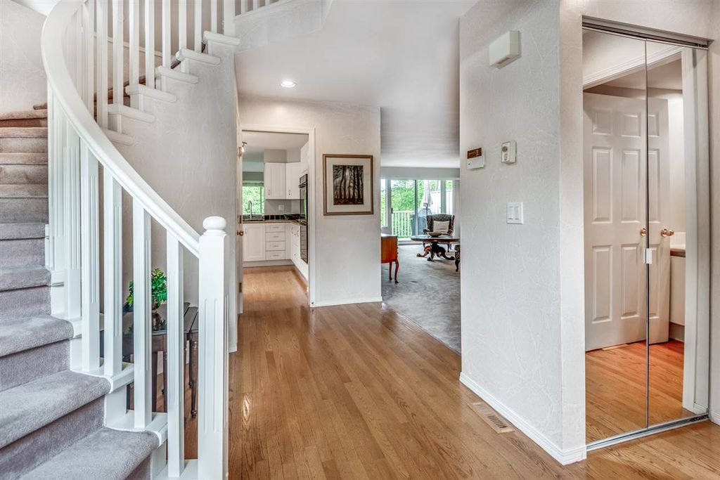 listing image 1107024946361608196