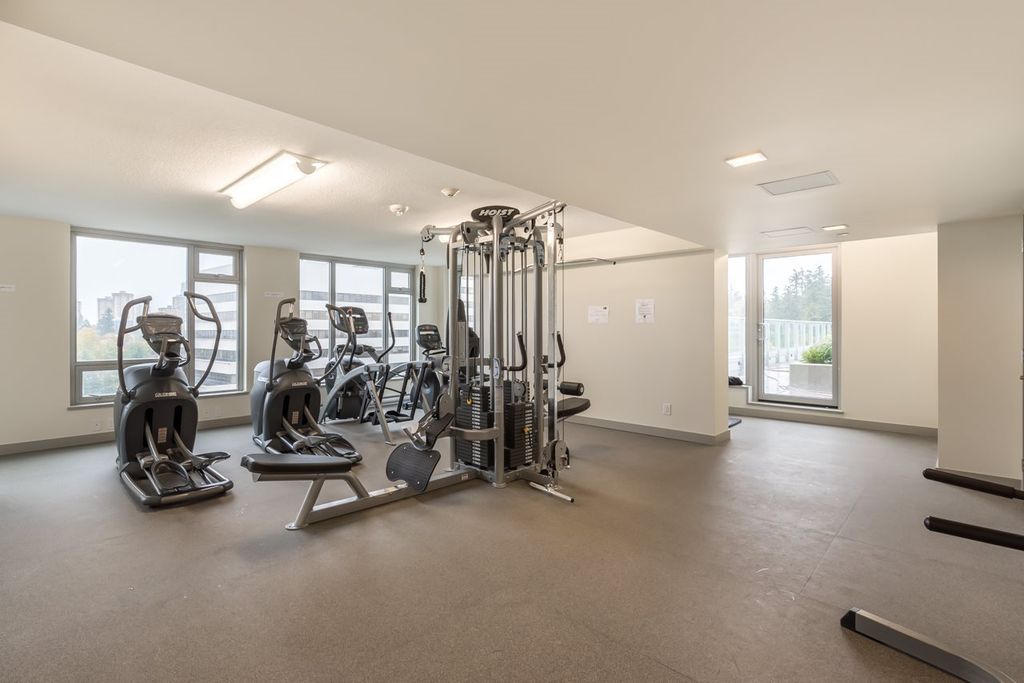 listing image 1101608378819818945