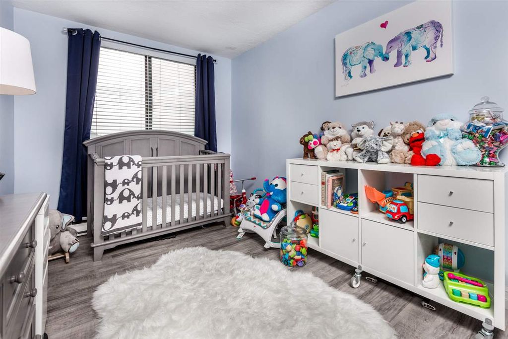 listing image 1102353550128222638