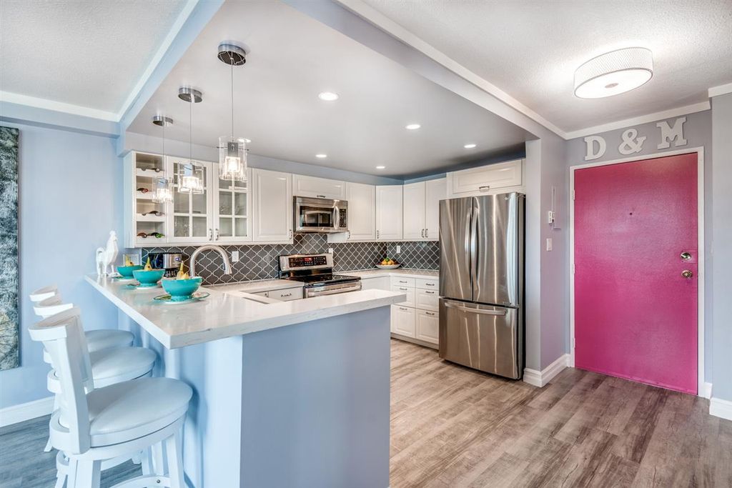 listing image 1103730286888452609
