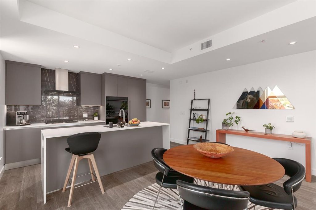 listing image 1106986670908495260