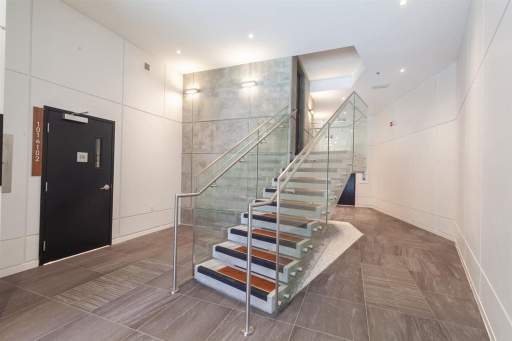 listing image 1105097080303823707
