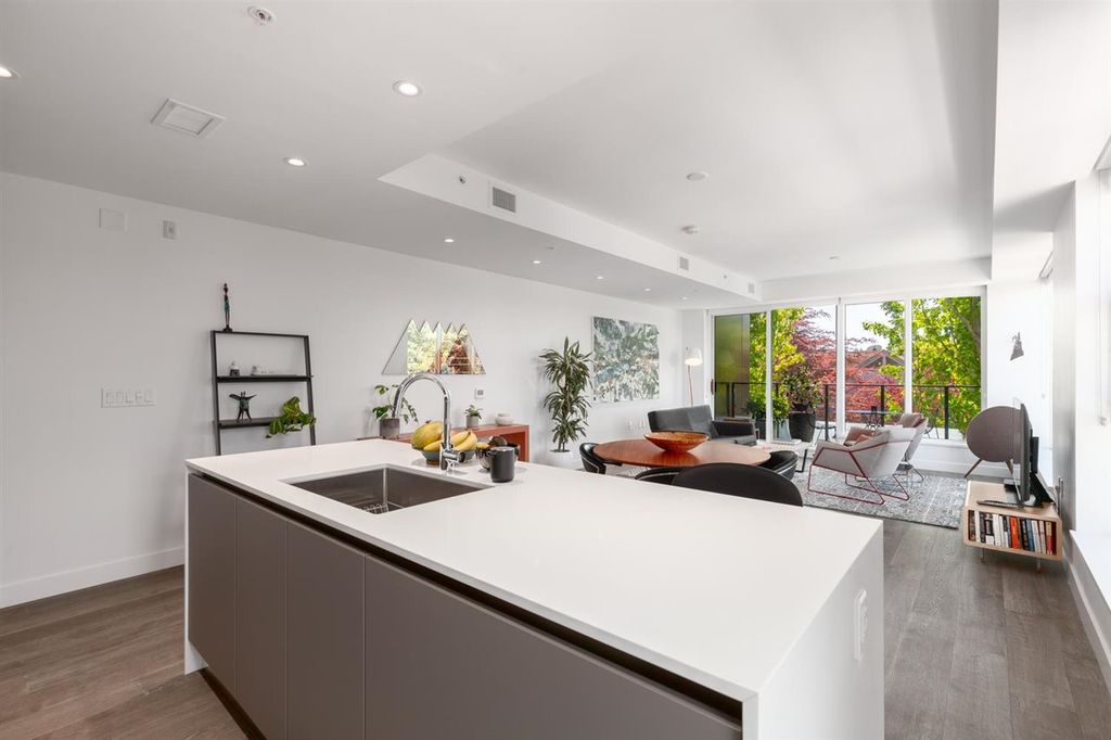 listing image 1107596576709247209