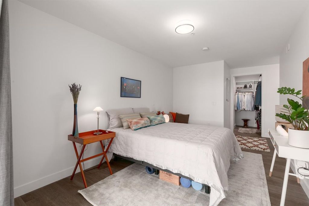 listing image 1109545105956478322