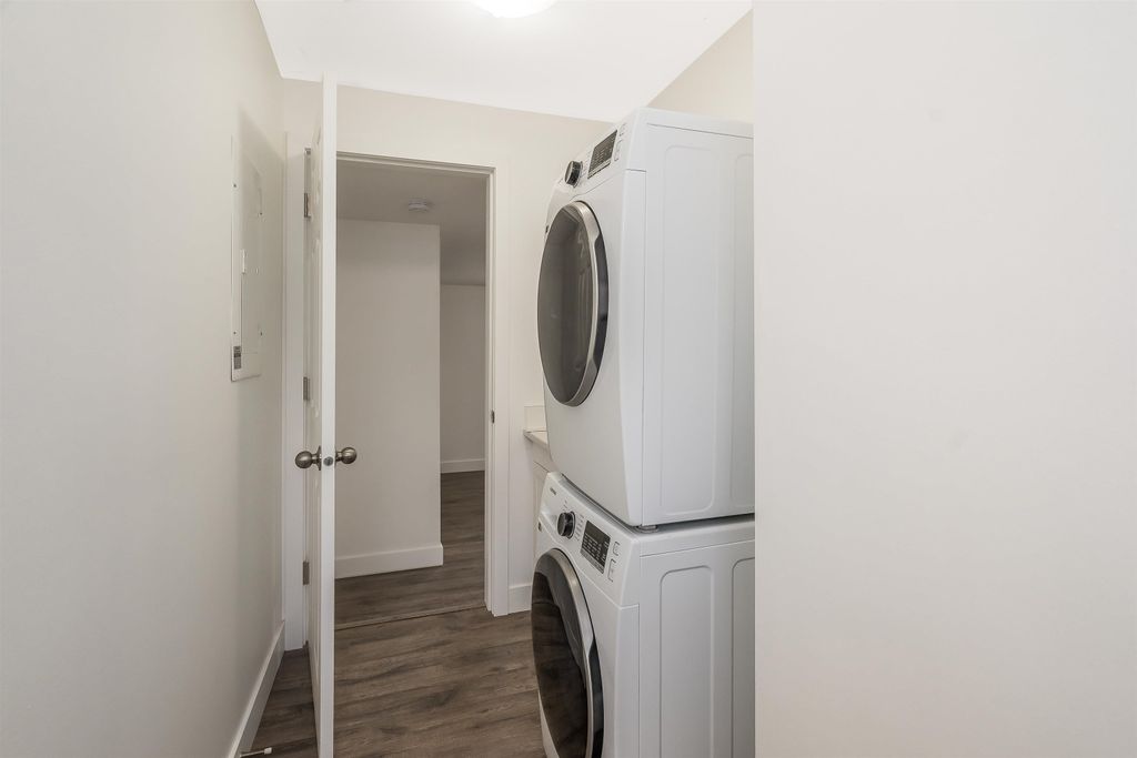 listing image 1101481412786600650