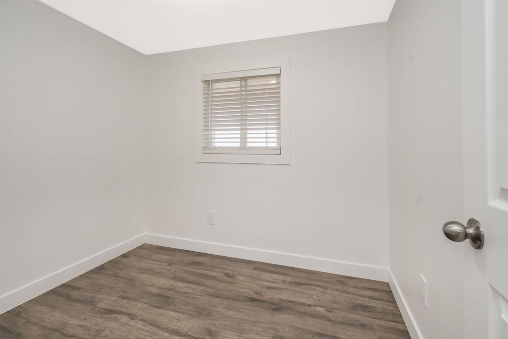 listing image 1109428607692319072