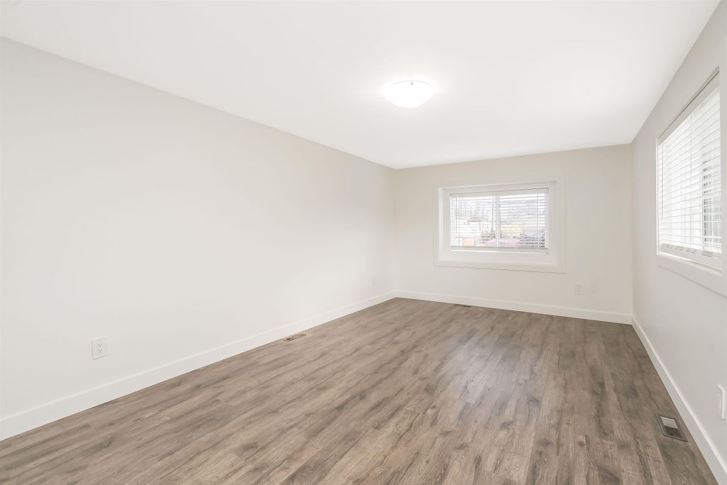 listing image 1103221097400927551