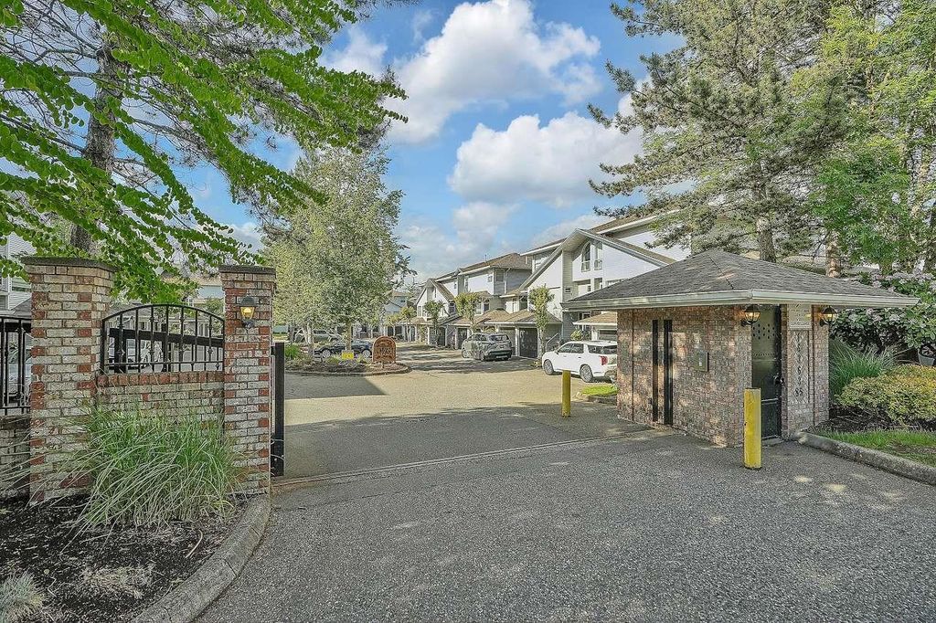 listing image 1102102981264803074