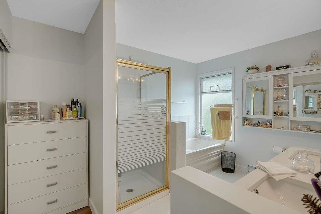 listing image 1107348362608730315