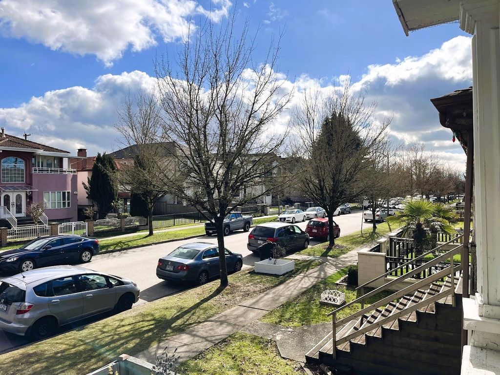 listing image 1101223837356364348