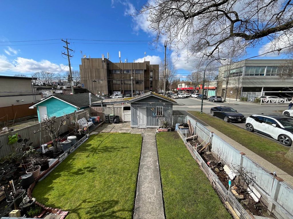 listing image 1106015601719831745